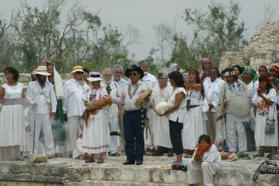 2003 Zeremonien mit 200 Aeltesten in Mayapan, Mexico