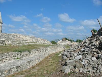 Ruinen und Tempel in Mayapan