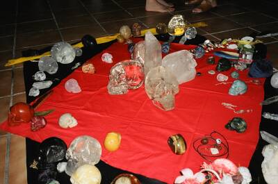 Kristallschädel bei der Eröffnungszeremonie in Las Palapas